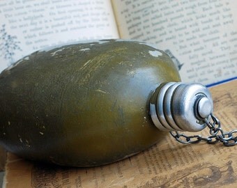 vintage old metal flask of army, soldiery, military water vessel,tourist, home decor, Cool Vintage, collectibles, UA