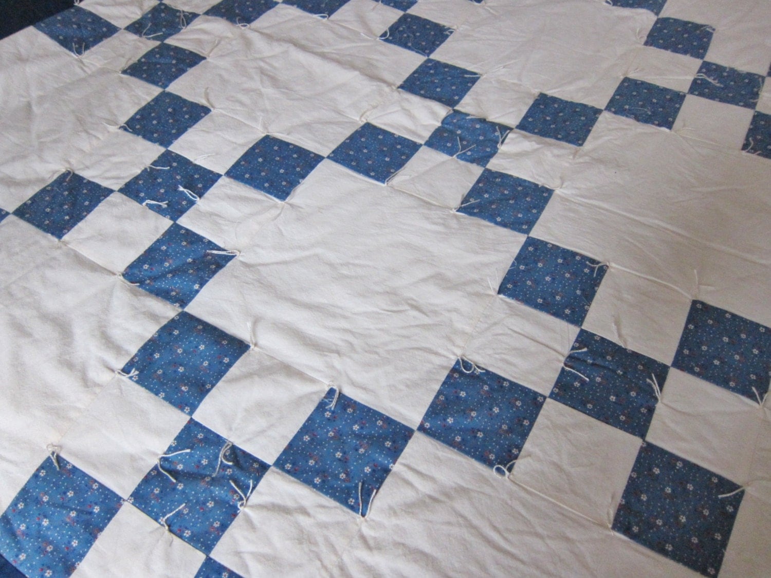 blue-quilt-irish-chain-homemade-quilt-blue-white