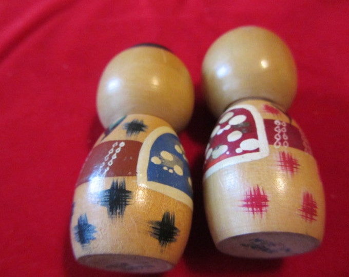 Vintage Japan Wood Salt and Pepper Shakers Asian Male and Female, Wooden Salt and Pepper Shakers Vintage, Asian Style Salt & Pepper Shakers