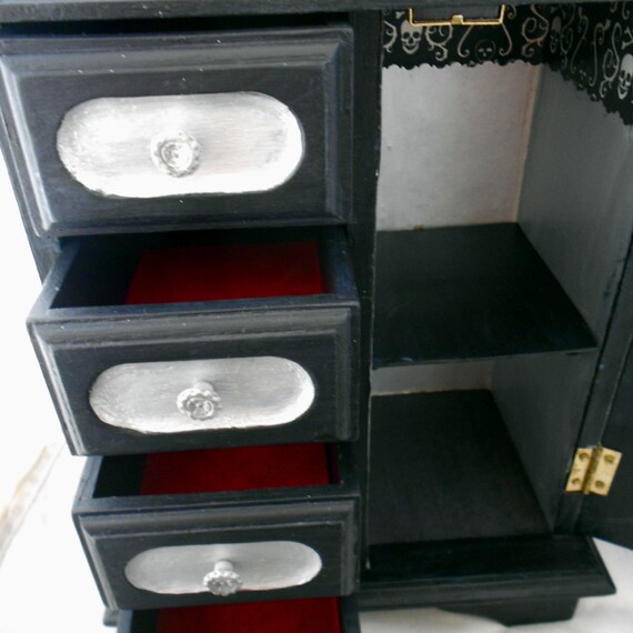 Gothic Home Decor Gothic Curio Skull and