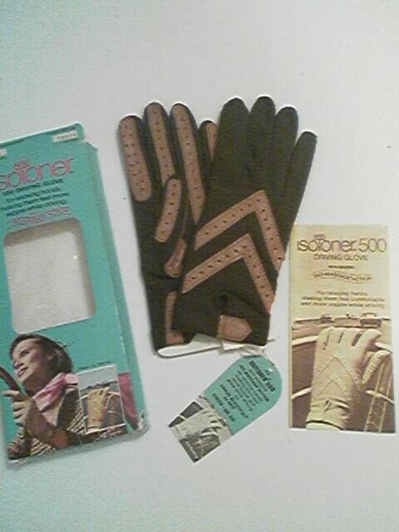 Vintage Aris Isotoner Womens 500 Driving Gloves in Brown/Camel