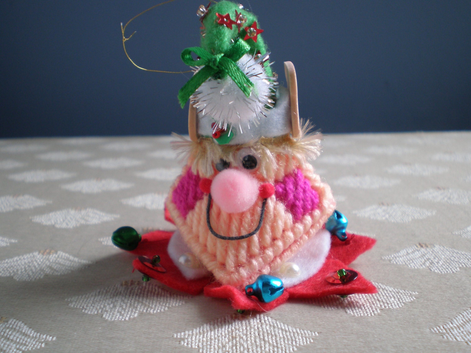 Set of 2 Excitable Elf Squeeze Meeze Kissing Plastic Canvas Christmas Ornaments