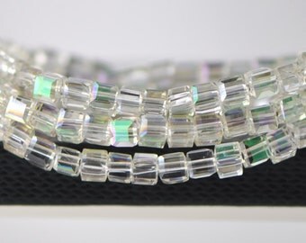 Cube Crystal Glass Faceted beads 4mm Spring Green -FZ0443 / 95pcs