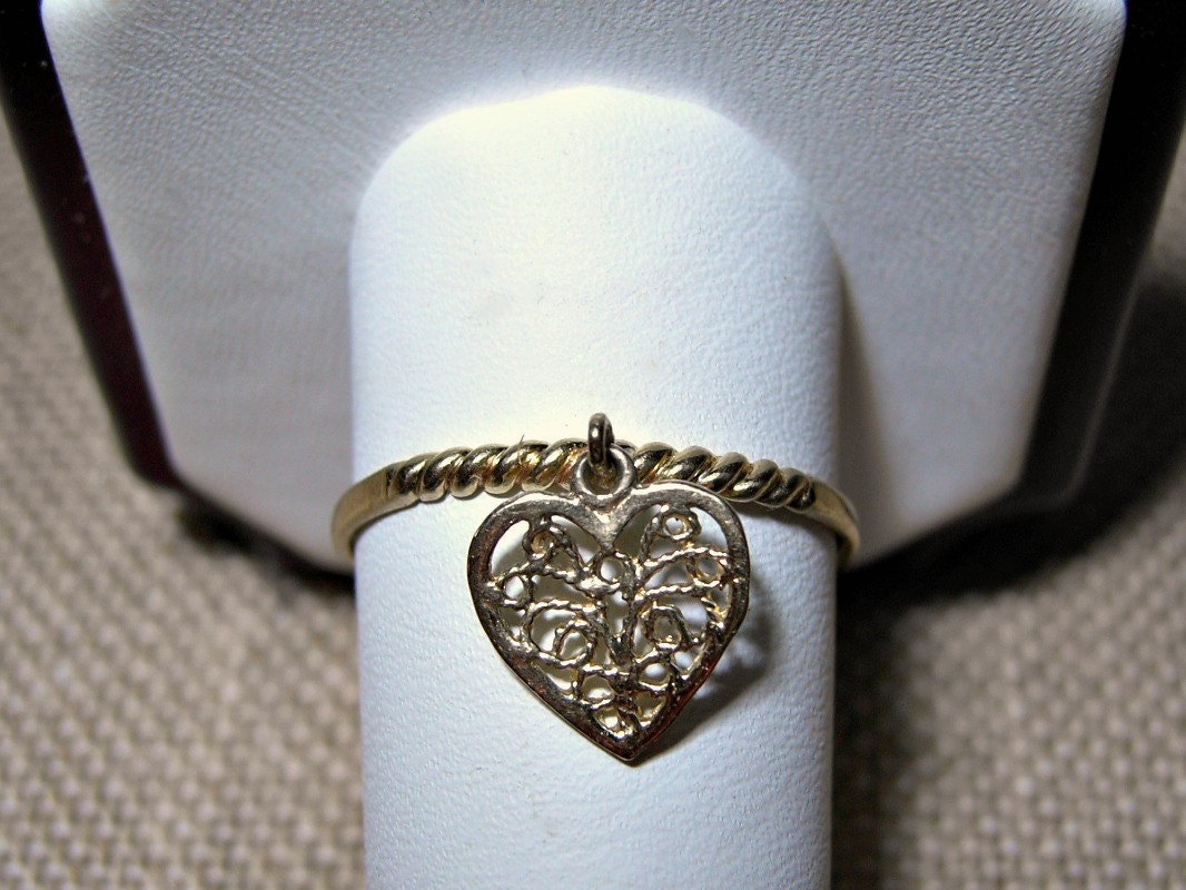 14k Dangle Heart Charm Ring Size 7 Movable 1.03g by EverythingIOwn