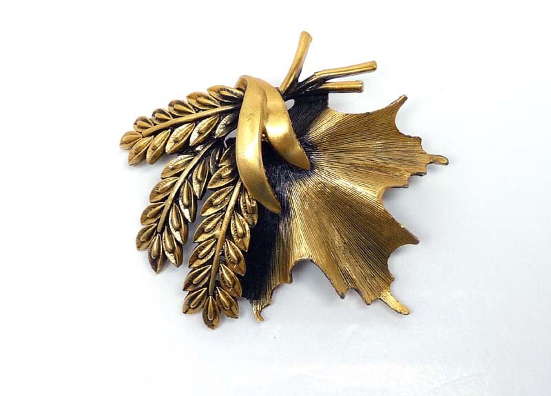 Tortolani Leaves Brooch Maple Leaf in Gold Tone