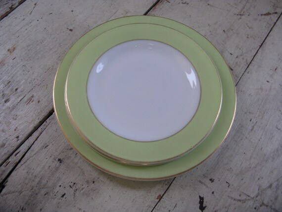 pyrex lime green gold rimmed dinner plate set of 3 milk glass