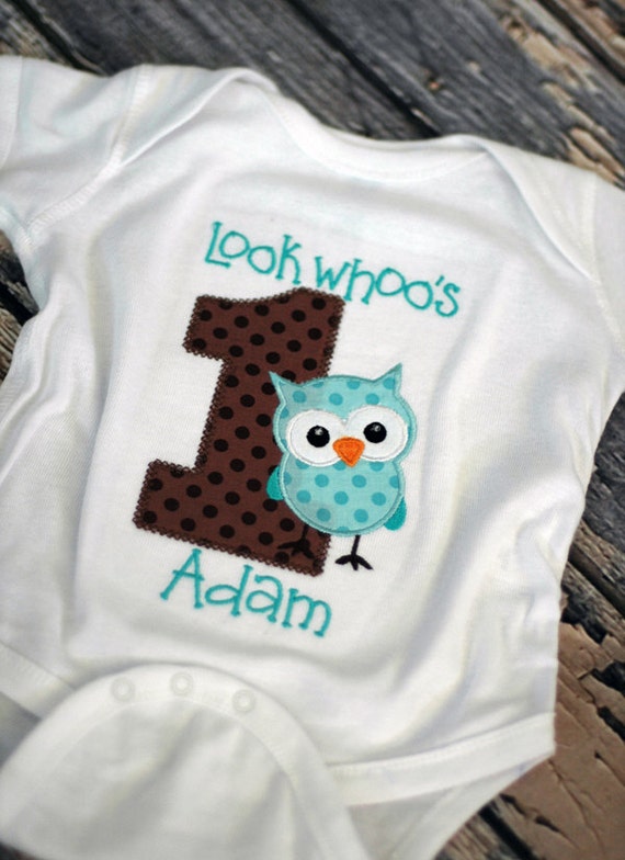 Items similar to Look Whos Whoos One Owl Birthday T-Shirt Onesie ...