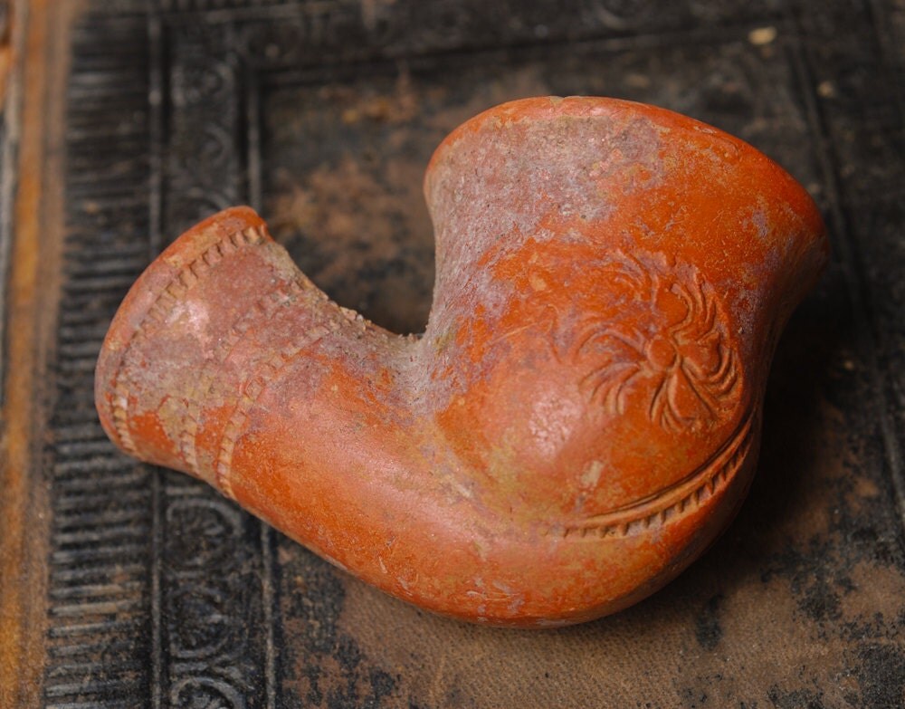 Antique clay pipes bows part