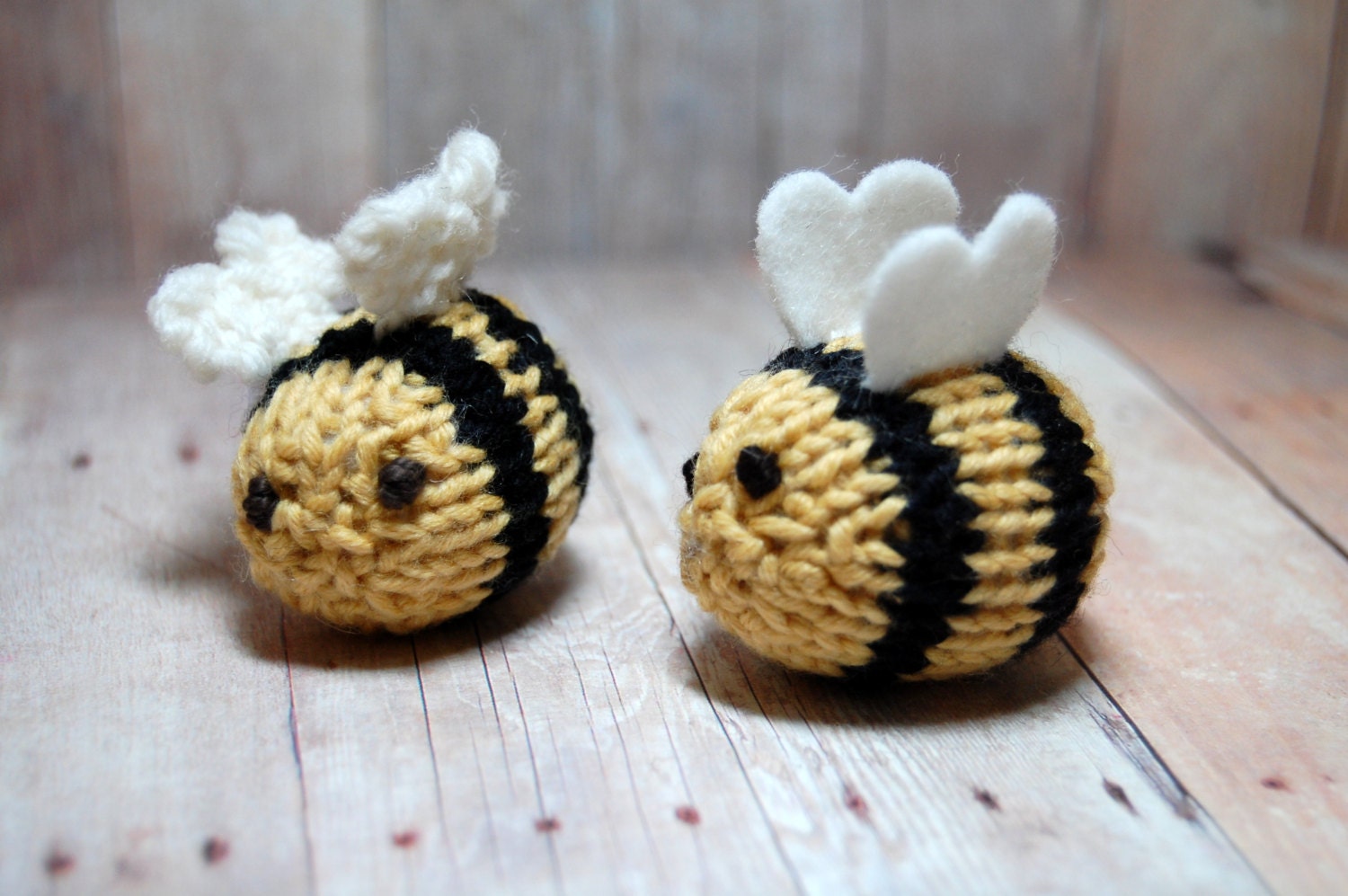 Bee Knitting Pattern and Picture Tutorial Instant Download