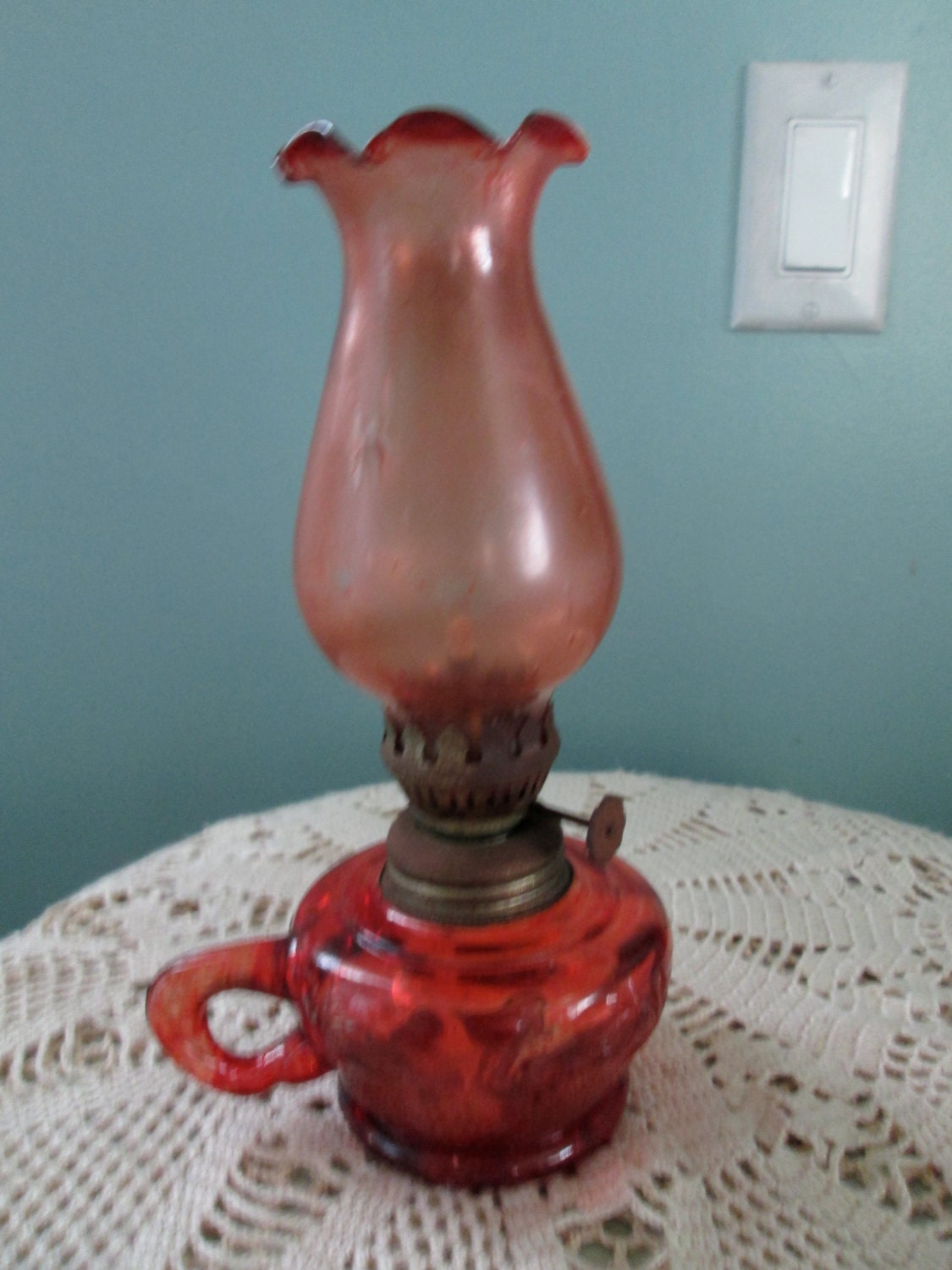 The Globe Spokane >> Vintage Worlds Fair Miniature Oil Lamp / 70s Orange Pink Oil The Globe Spokane >> Vintage Worlds Fair Miniature Oil Lamp / 70s Orange Pink Oil