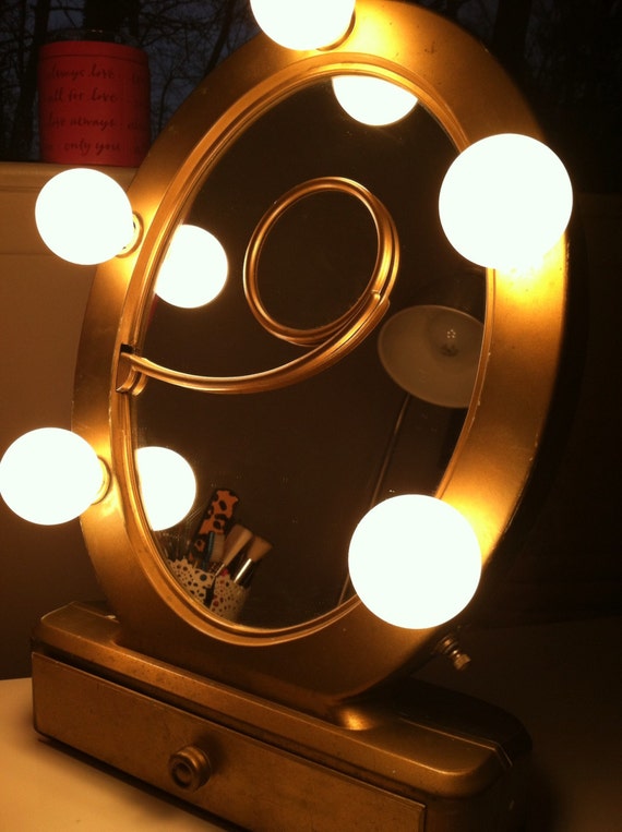 Vintage Hollywood Glam Glam Lighted Makeup Mirror