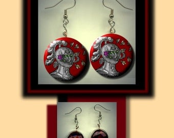 Abeilles casque emblemata Bees Knight Armor Emblem Red Altered Art Dangle Earrings with Rhinestone