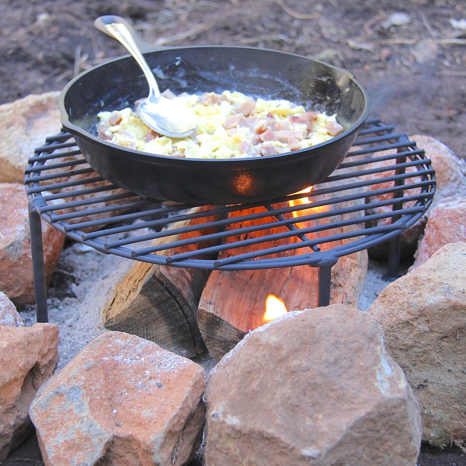 Sturdy camping fry pan / skillet stand/ grate cast iron