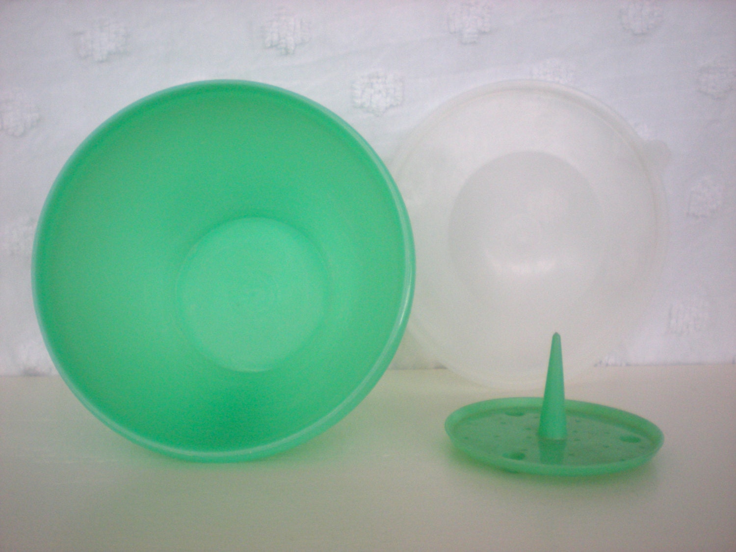 Vintage Tupperware Green Lettuce Holder Container Crisper
