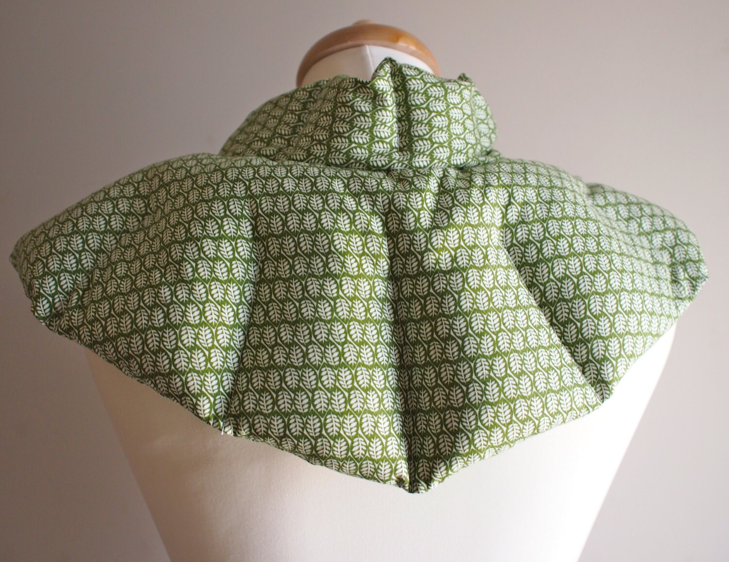 Neck and shoulder rice heat wrap for microwave hot or cold