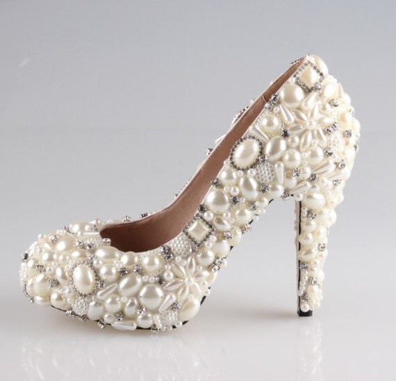 Items similar to Handmade crystal and pearl shoes ivory for wedding or ...