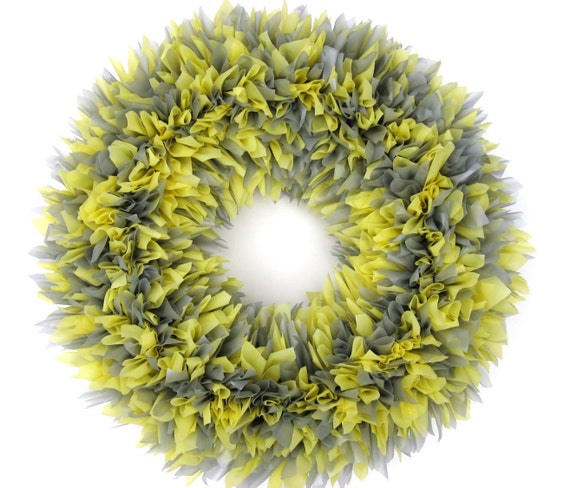 The Indoor/Outdoor Zinnia Wreath in Butter Yellow and Gray --- 16" Round