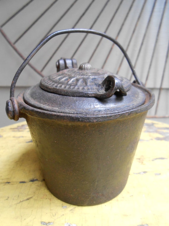 Antique Fanner Mfg. Cast Iron Glue Pot with Ornate Lid