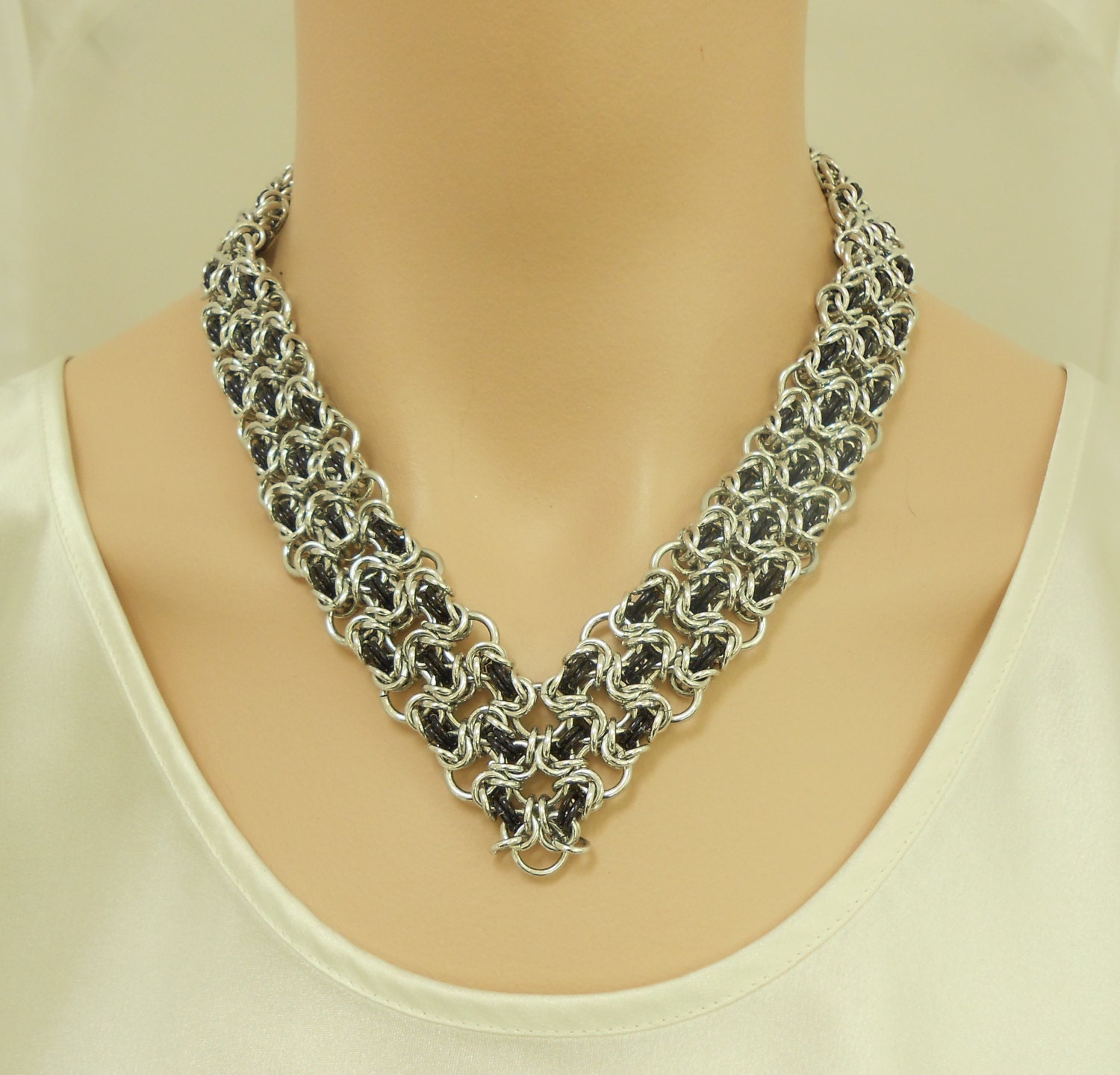 Chain maille V collar necklace in silver and black