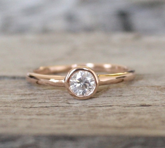 Simple Solitaire Diamond Engagement Ring in 14K Rose Gold