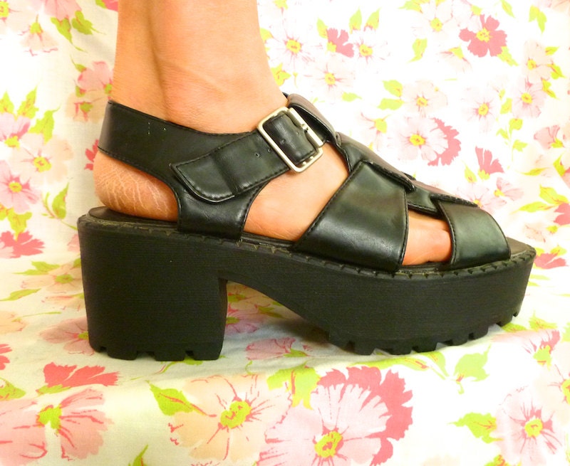 90s Platform Sandals // 3 Strap // Goth Chic // Faux Leather//