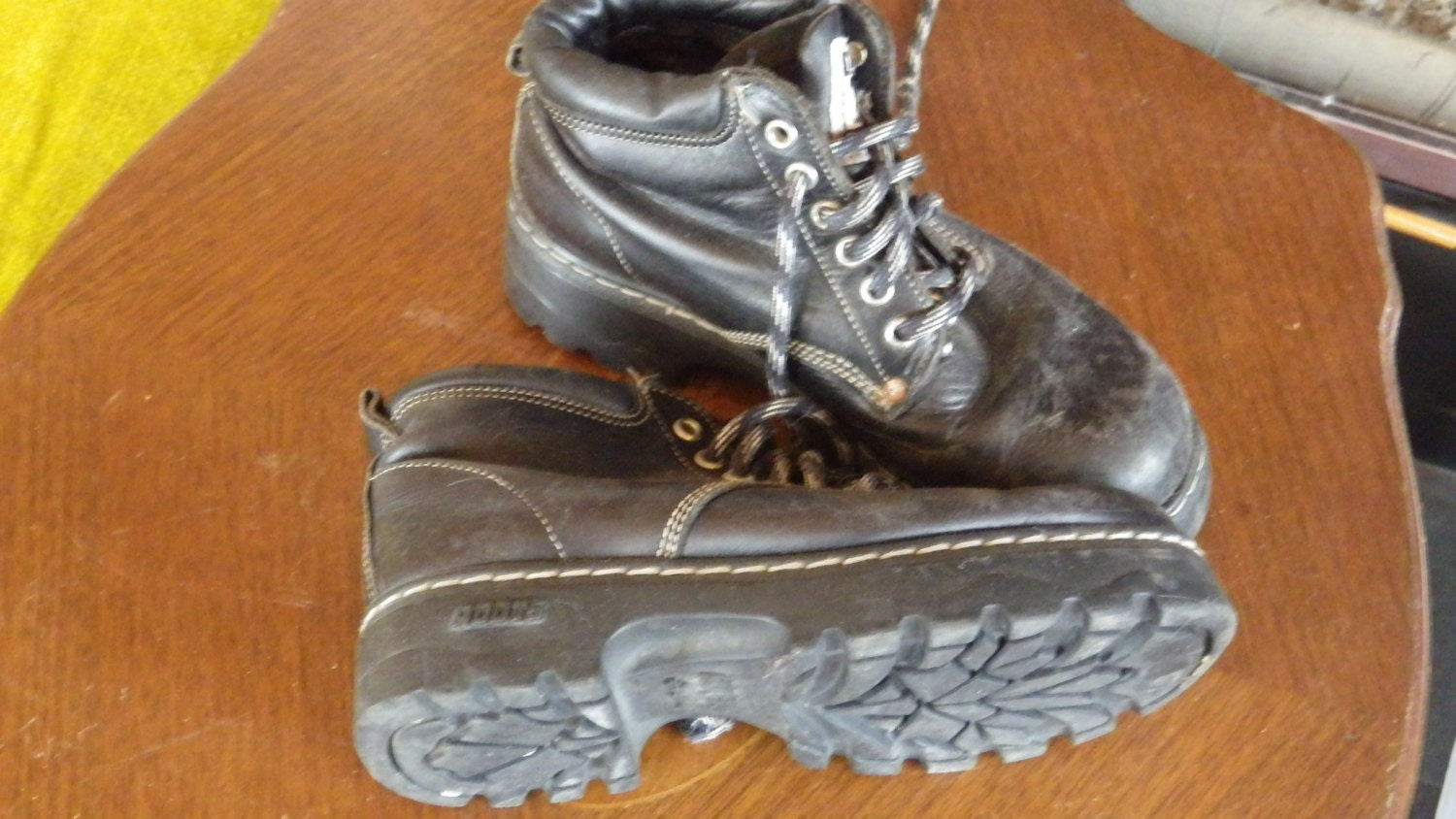 ROOTS Classic leather TUFF boots black Size 6 and a half