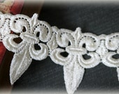 Ivory Fleur de Lis Venise Lace Appliques for Jewelry or Costume Design, Altered Art, Crafting LA-096