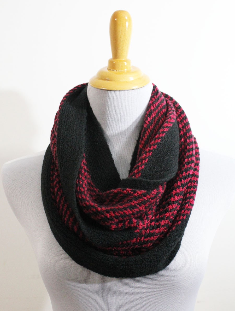 Black and Red Knitted Infinity Scarf Crowl by Dailyaccessoriez