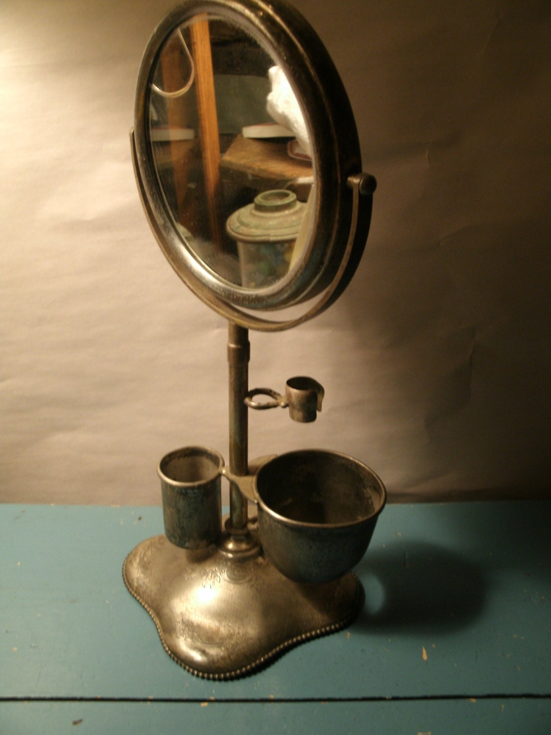 mens antique shaving mirror        <h3 class=