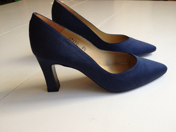 Classy Navy Blue Satin Pumps by Kenneth Cole New York Size 6