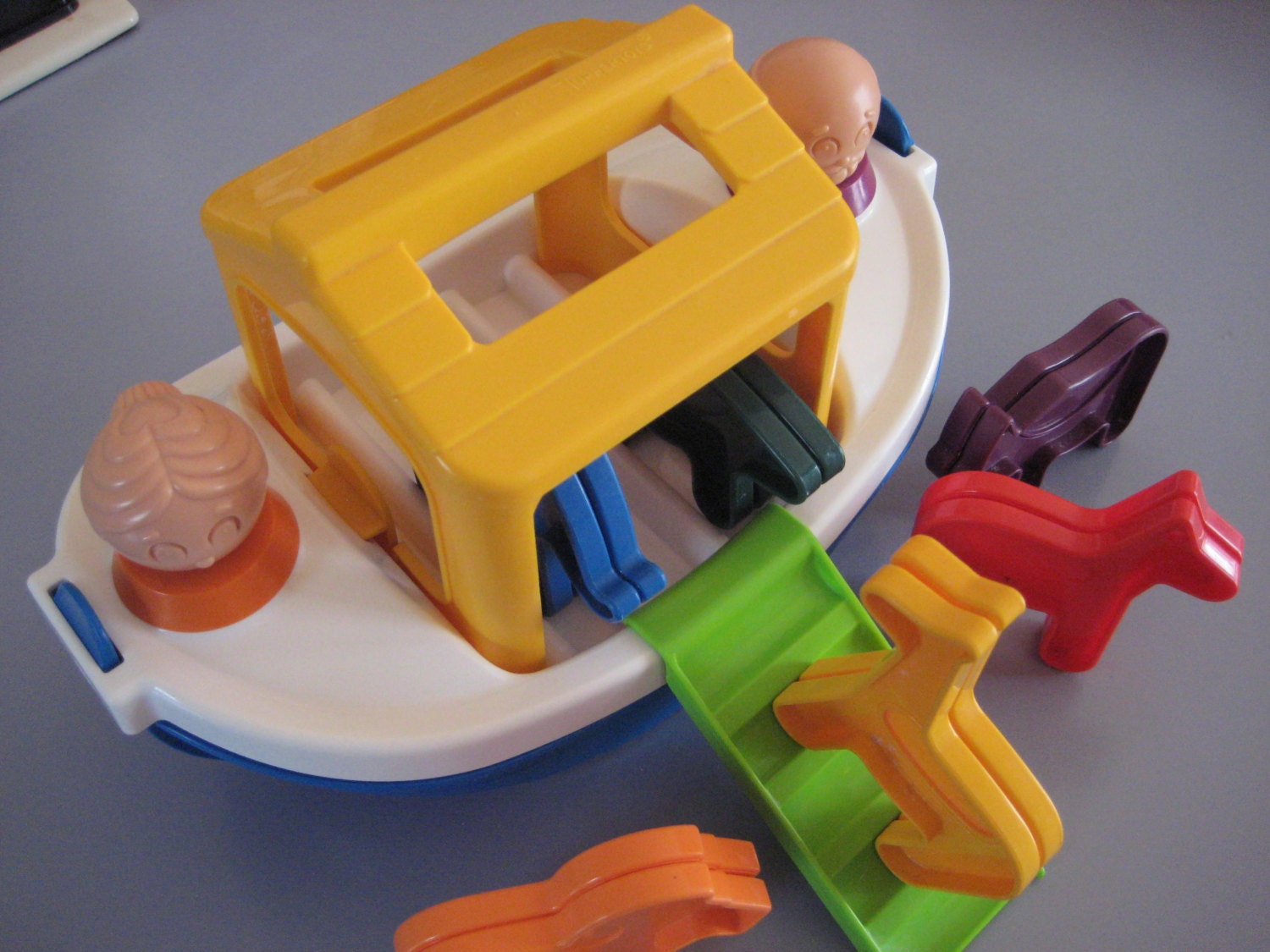 Tupperware Noah's Ark Little People Toy with Cookie Cutter