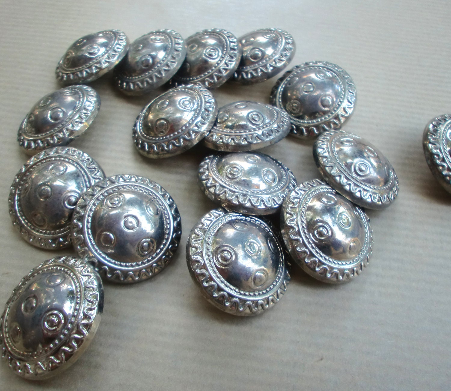 Metal silver buttons Antique tone for sewing craft 30