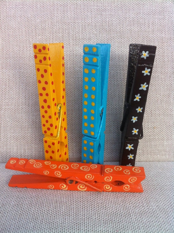 Items similar to Set of four hand painted clothespins on Etsy