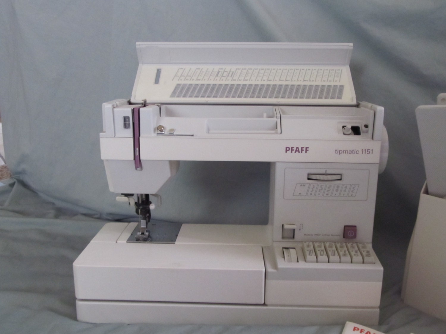 Pfaff Tipmatic 1151 Sewing Machine