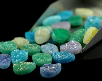 Grade AA Amazing 27 Pieces Lot Purple, Blue, Sky Blue, Yellow, Green Teardrop Calibrated Druzy Cabochon 13x18mm B86D5677