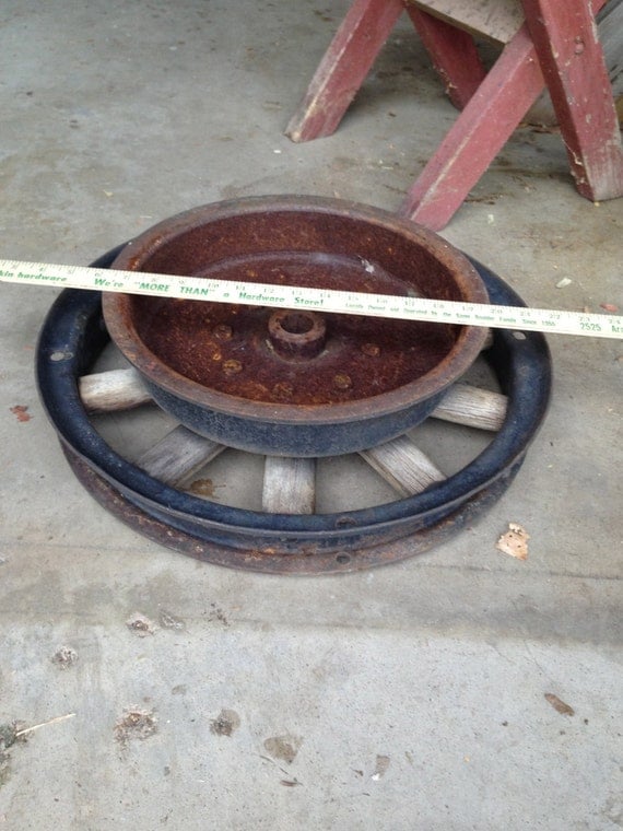Antique wooden 18 inch truck wheel accent table with 30