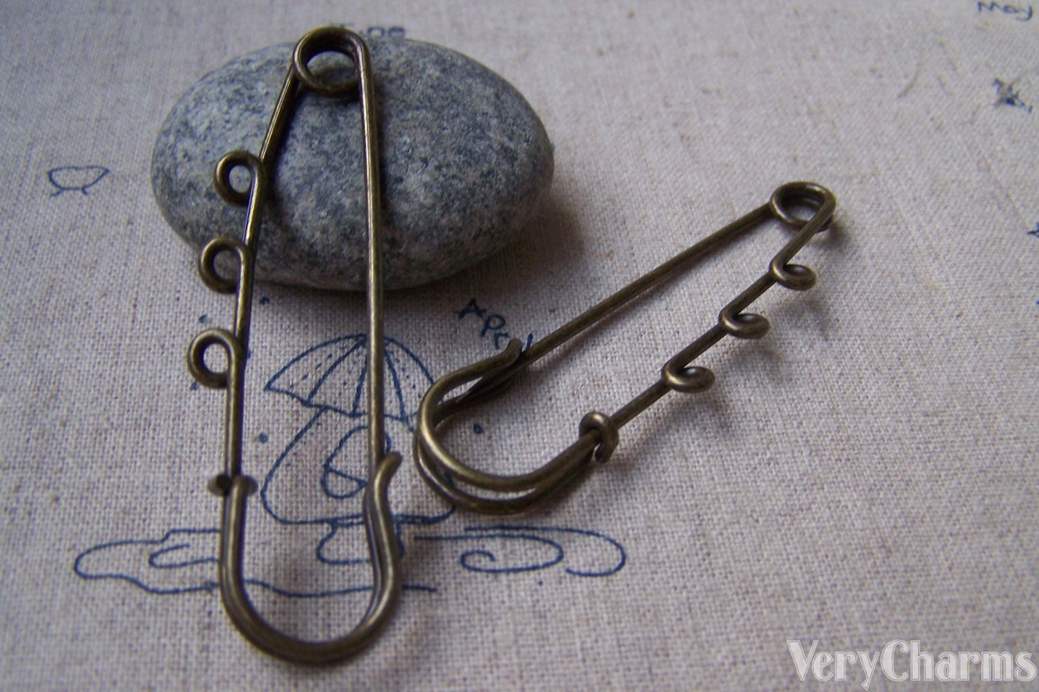 10 pcs antique bronze one loop kilt pin safety pins broochs 10x58mm a3875 from verycharms on 10 pcs antique bronze three loops kilt pin safety pins broachs 10 pcs antique bronze one loop kilt pin safety pins broochs 10x58mm a3875 from verycharms on 10 pcs antique bronze three loops kilt pin safety pins broachs