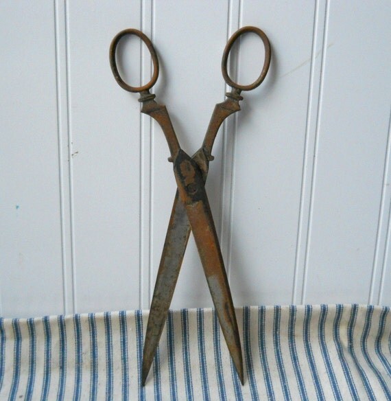 Vintage Rusty scissors shears to display or use for mixed
