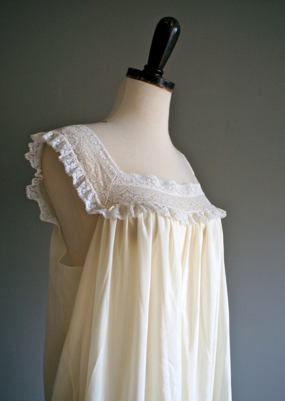 vintage Soft YELLOW Cotton LACE Trim Nightie Lounge Nightgown