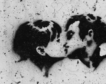 Romantic Kiss Graffiti in Paris, France 5x7 Inch Photographic Print
