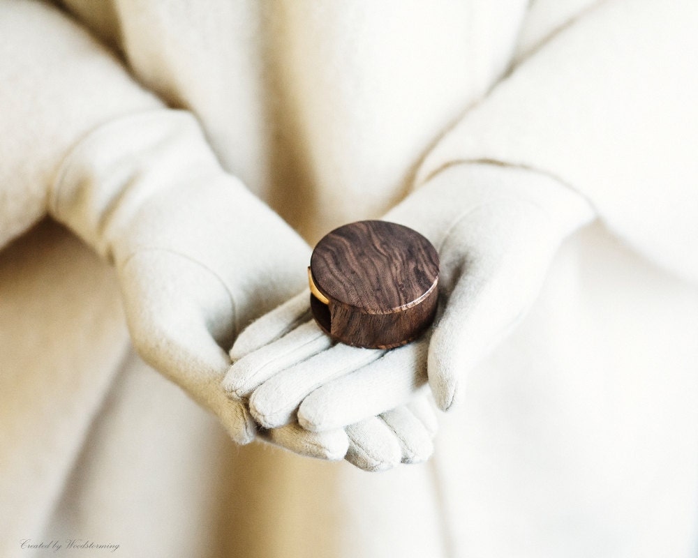 Engagement rings lithuania