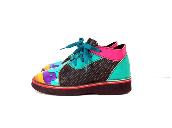 sneakers 90s style