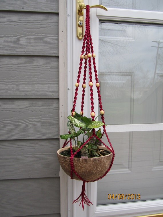 Artículos similares a nylon rojo colgante de plantas - nylon satinado