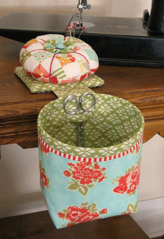 Sew In Style Thread Catcher with Detachable Pincushion