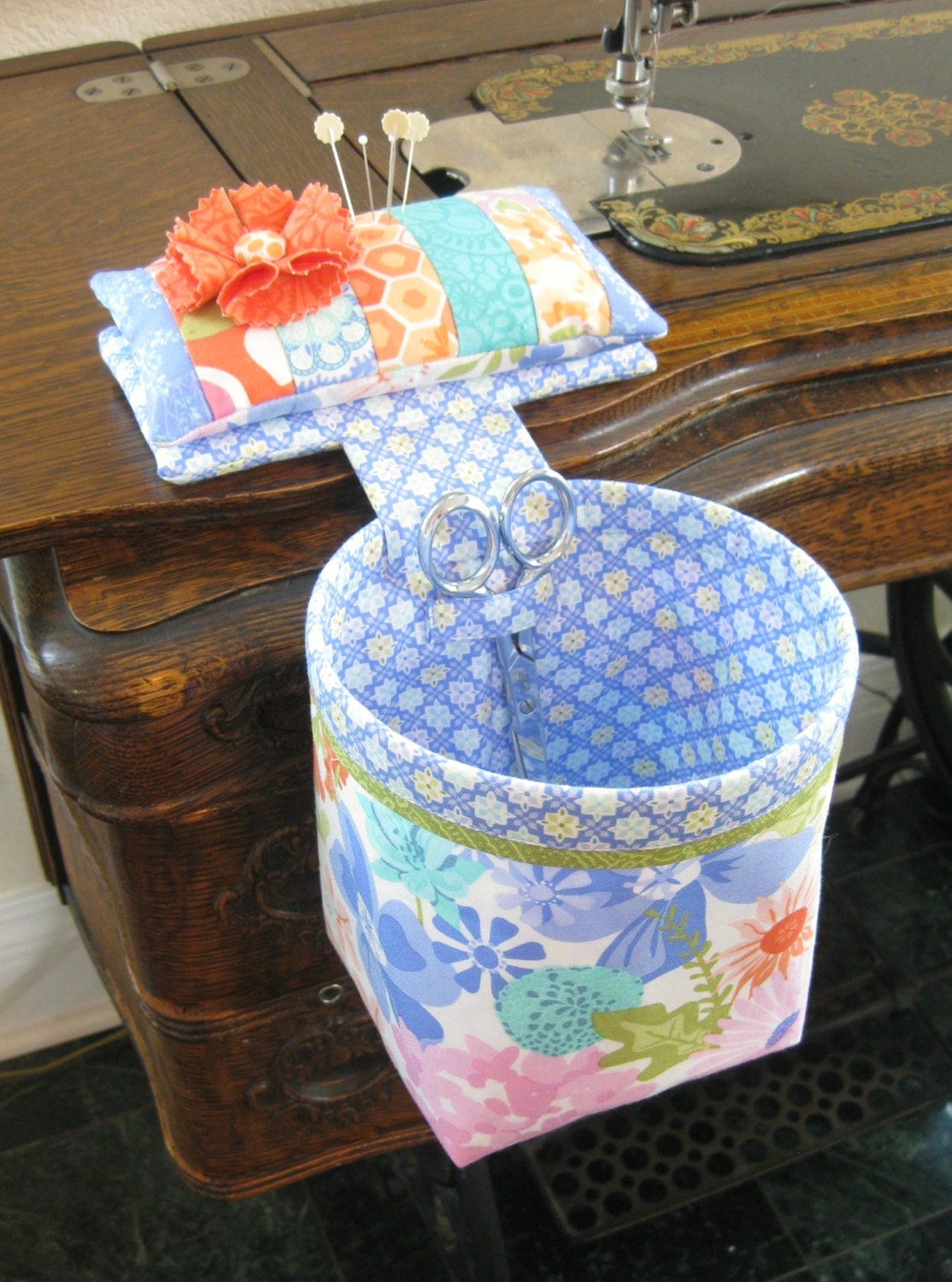 Sew In Style Thread Catcher with Detachable Pincushion