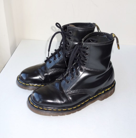 Vintage Made in England Dr Martens 1640 Black Lace Up Leather