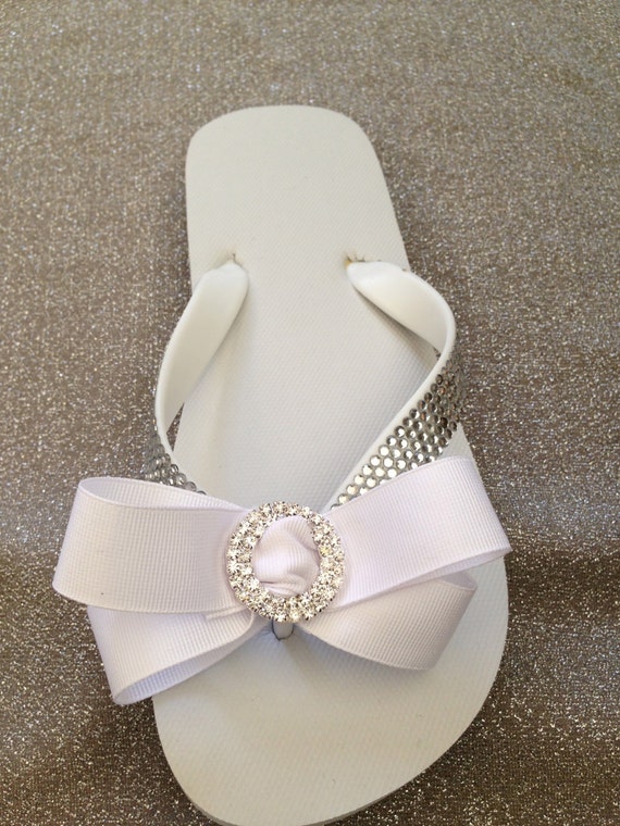 Items similar to Bling Bridal Flip Flop Wedding Party Crystal White Bow ...