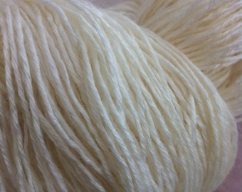 FINGERING Bamboo Merino Wool Yarn Undyed Yarn Base, Undyed Fingering Yarn, 4 Ply Undyed Sock Yarn, Bamboo Merino Sock Yarn, Sock Yarn Ecru