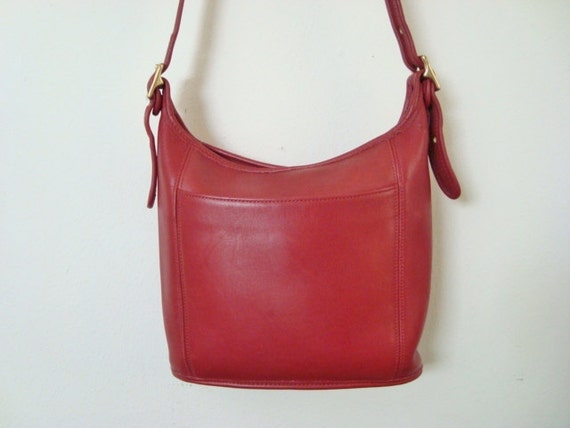 Vintage Classic COACH Red Leather Purse.