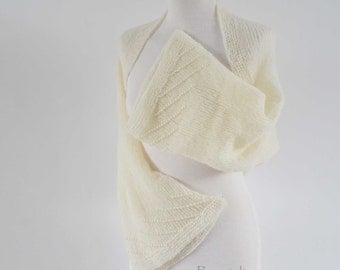 Knitted shrug, creme with 400 pearls in the sleeves,Size S/L, I978